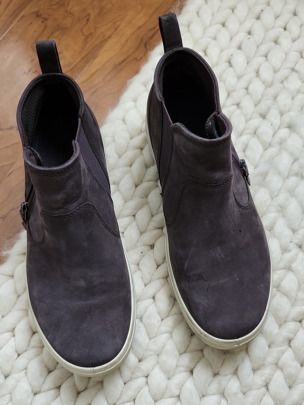 Ecco Women's Grey Suede Zip Ankle Boots